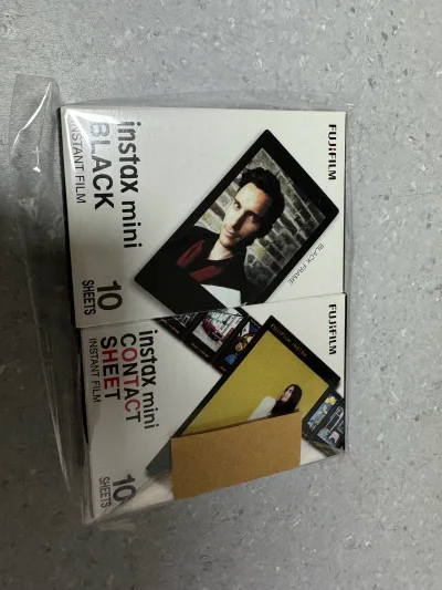 懂啊！在挖煤姬蹲到的富士instax mini相纸真的太香了✨
黑边款拍人像氛围感直接拉满，出片高级感拉满，日常记录、拍穿搭都超合适；contact sheet款更是创意感拉满，一张相纸就能拼出多格画面，做手账、拼贴都超有质感！
两盒都是10张装，价格比国内划算太多...懂啊！在挖煤姬蹲到的富士instax mini相纸真的太香了✨
黑边款拍人像氛围感直接拉满，出片高级感拉满，日常记录、拍穿搭都超合适；contact sheet款更是创意感拉满，一张相纸就能拼出多格画面，做手账、拼贴都超有质感！
两盒都是