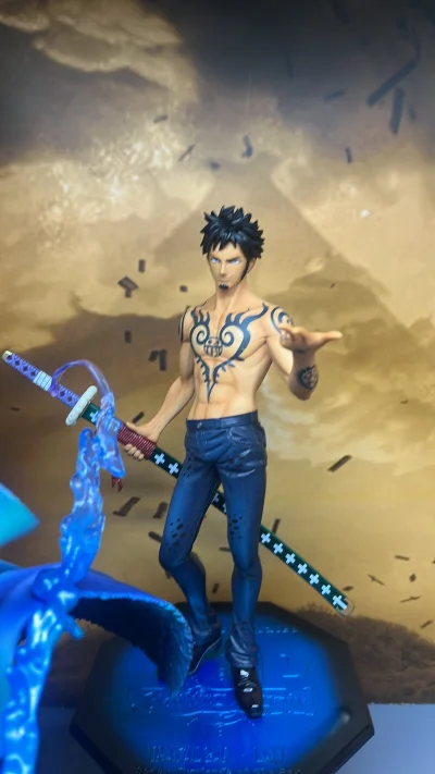 物流很快，手办完美送达，虽然没有盒子但是也没坏，包装的很好，成色也不错，很喜欢的一款罗，超级帅气，简单干净的站姿动作，也非常好看！