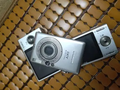 买了三台相机，功能一切正常，真的很推荐挖煤姬购物走EMS，物流速度很快，包装的也很严实，超级推荐推荐。机子成色也挺新的，会继续回来挖煤姬淘宝贝的。