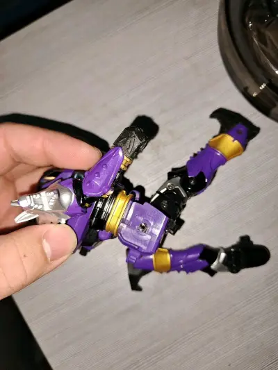 这是挖煤姬三月份第二单分享，这回买到的是魔法战队dx魔狼凯撒的人偶，这回买的的人偶腿是断的，但质量很好，齿轮关节正常使用。