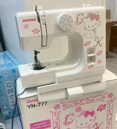 在挖煤姬看到绝版中古HelloKitty缝纫机，还是全新!真的太开心了，超级快的物流，成色，价格都特别好，超级开心的一次交易

