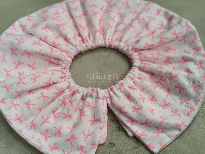 日淘挖到宝！粉色婴儿围脖太精致
 
在煤炉日淘入手的婴儿围脖真的惊艳到我！温柔软糯的粉色超治愈，精致蝴蝶结图案灵动可爱，做工细腻考究，细节满满。日系匠心设计，面料柔软亲肤，颜值与实用性兼备，给宝宝用再合适不过，日淘小众好物真的太香啦✨