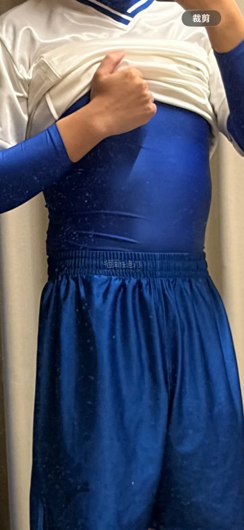 喜欢日系足球装备！
在国内不容易买到
但是在挖煤姬上能很轻松的买到
这次购买美津浓的足球白红上衣
和蓝色运动吸汗紧身衣
体验非常的好
表扬一下ems epl速度快