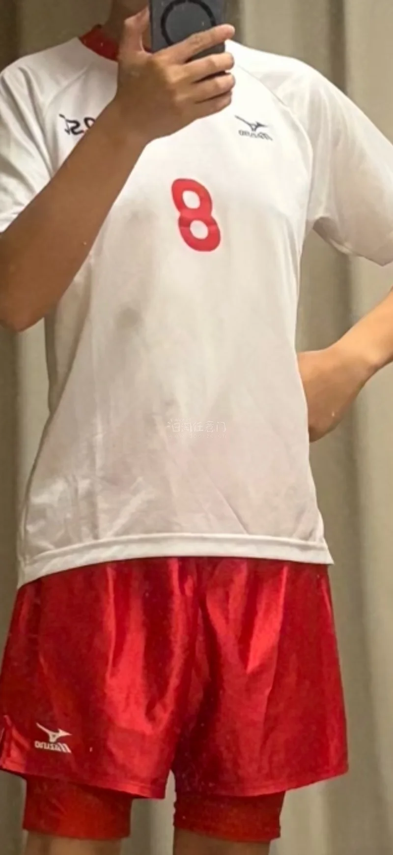 喜欢日系足球装备！
在国内不容易买到
但是在挖煤姬上能很轻松的买到
这次购买美津浓的足球白红上衣
和蓝色运动吸汗紧身衣
体验非常的好
表扬一下ems epl速度快