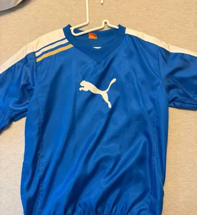 很喜欢日系足球装备的复古感
国内平台已经不好购买啦
这次购买了puma外套  阿迪达斯足球裤
体验感很好
跟预期一致