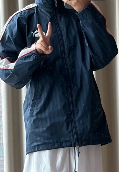 这次在挖煤姬上购买了 puma足球外套 阿迪达斯足球长袖 版型非常的棒 复古运动风 这次选择的ema epl速度依旧在线


