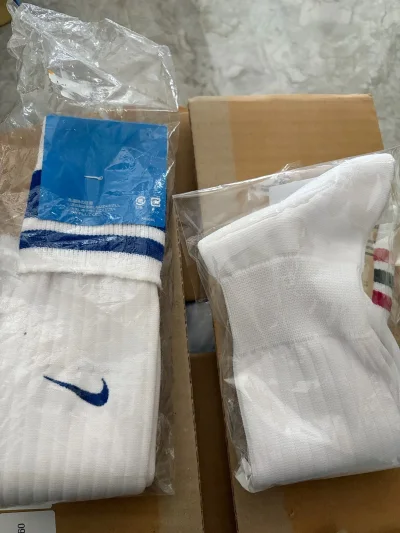 这次购买了耐克 阿迪达斯
足球袜运动装备
过程非常棒
包装很贴心
还用了环保纸箱
又轻又扎实
商品完好无损的到了
值得再次购买