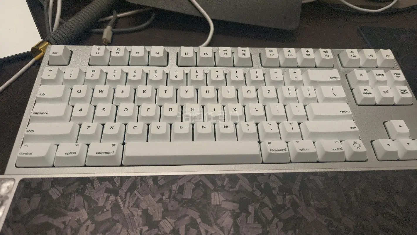 这是一款非常非常新的键盘，它的外观崭新得仿佛刚从生产线下来，没有一丝使用过的痕迹，按键光滑洁净，整体散发着全新的气息。 

速度也很快，空运4天收到了。完美的海淘经历。