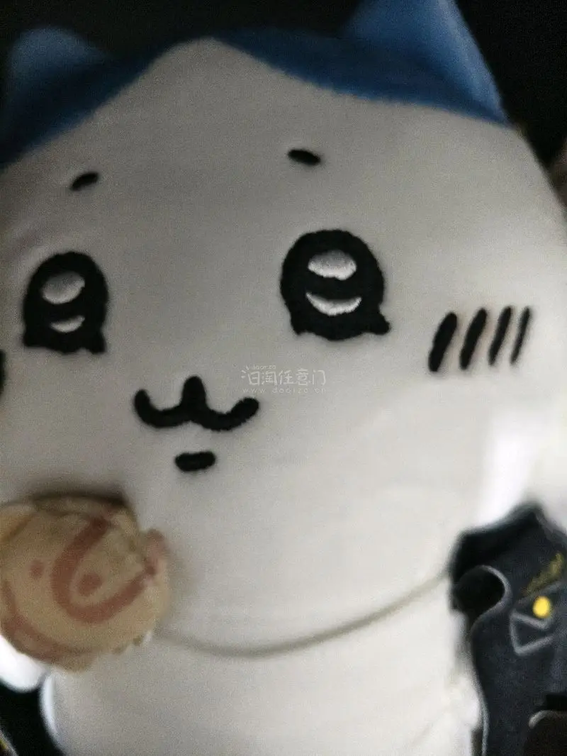 历时半个月的跨网购谷终于圆满落幕，这次在挖煤姬入手的Chiikawa×东京复仇者三人组玩偶，从商品状态到物流体验都超出预期，想诚恳地记录下来。
 
玩偶本身的做工远超预期：特攻服的纽扣、刺绣都清晰还原，角色的表情与特征也精准呈现，软乎乎的手感让人爱不释手，完全符合联...历时半个月的跨网购谷终于圆满落幕，这次在挖煤姬入手的Chiikawa×东京复仇者三人组玩偶，从商品状态到物流体验都超出预期，想诚恳地记录下来。
 
玩偶本身的做工远超预期：特攻服的纽扣、刺绣都清晰还原，角色的表情与特征也精准呈现，软乎乎的