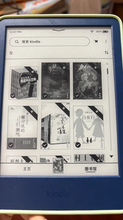 好看的小蓝，虽然成色真的很一般般，但是还好没有透光，这种贴张膜就看不出来了，没办法价格真的便宜，哈哈哈哈哈