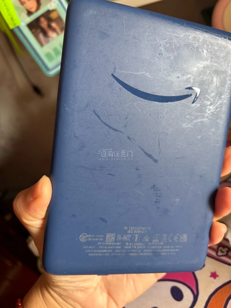 好看的小蓝，虽然成色真的很一般般，但是还好没有透光，这种贴张膜就看不出来了，没办法价格真的便宜，哈哈哈哈哈