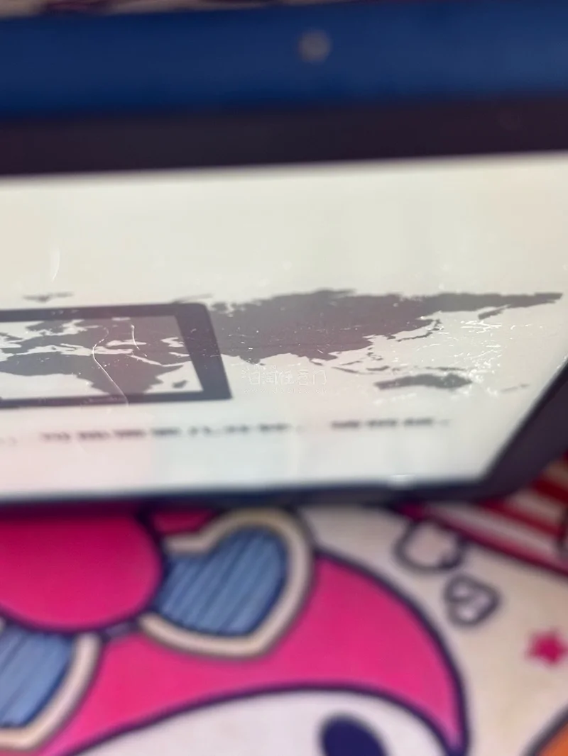 好看的小蓝，虽然成色真的很一般般，但是还好没有透光，这种贴张膜就看不出来了，没办法价格真的便宜，哈哈哈哈哈