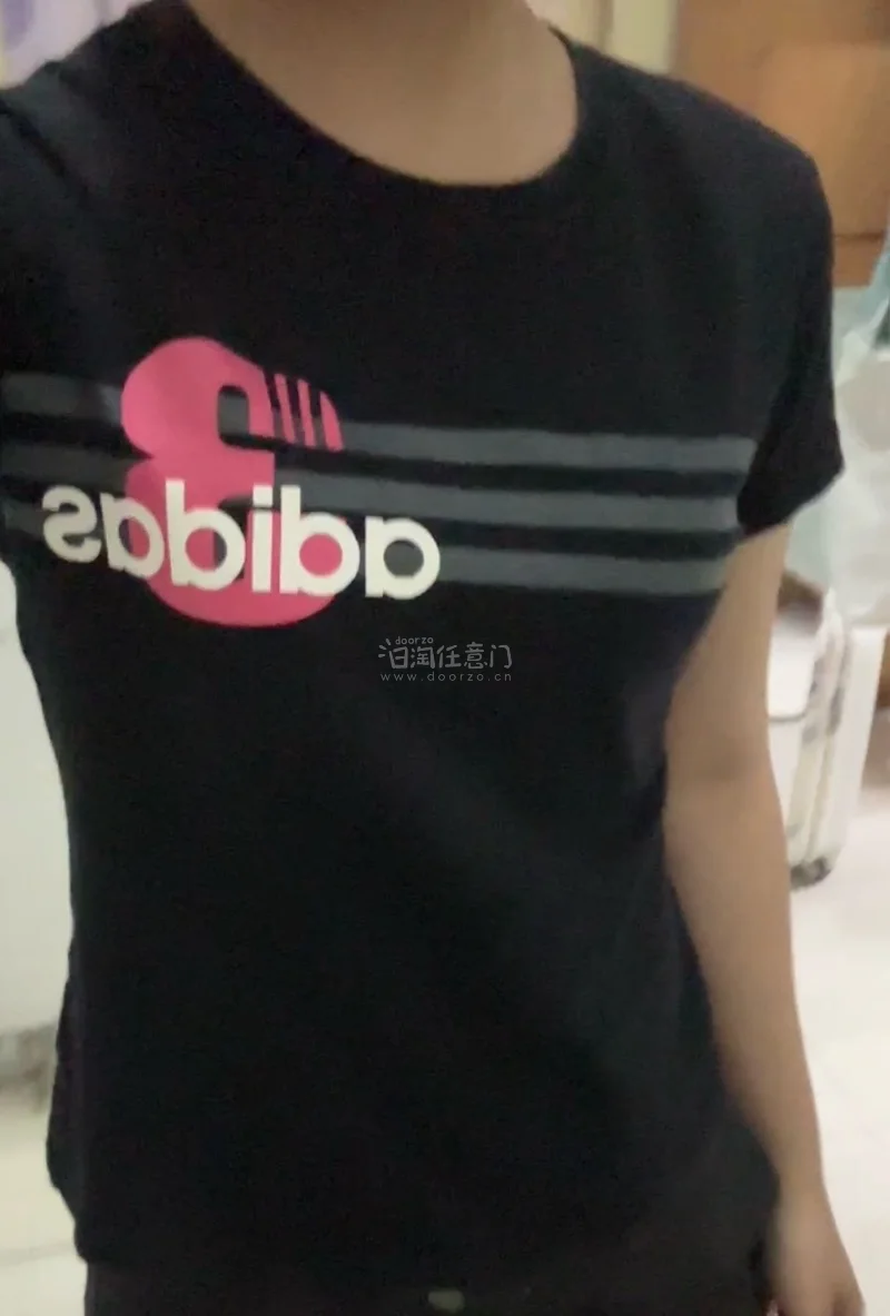 这次入手的adidas puma运动上衣真的太惊喜了！
Puma的黑底印花短袖，复古感拉满，宽松版型对各种身材都很友好，面料透气舒服，日常上课或者运动穿都合适。Adidas的藏青粉标长袖，侧边粉条纹超吸睛，修身款能很好地勾勒线条，春秋单穿或者叠穿都很时髦。
Adid...这次入手的adidas puma运动上衣真的太惊喜了！
Puma的黑底印花短袖，复古感拉满，宽松版型对各种身材都很友好，面料透气舒服，日常上课或者运动穿都合适。Adidas的藏青粉标长袖，侧边粉条纹超吸睛，修身款能很好地勾勒线条，春秋单穿