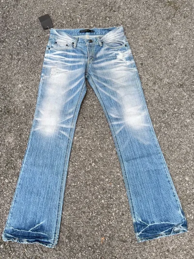 穿着舒适，用途广泛。
简约风格，带有做旧日和破损效果，时尚又帅气。
一直妥善保管，未曾穿过，但整体状态应该不错。
请务必理解，这毕竟是一件经由他人之手的复古单品后再行购买。尺码46
M码，标签标注
总长 约105厘米
腰围 约37厘米
裤裆长约19.5厘米
裤长 约...穿着舒适，用途广泛。
简约风格，带有做旧日和破损效果，时尚又帅气。
一直妥善保管，未曾穿过，但整体状态应该不错。
请务必理解，这毕竟是一件经由他人之手的复古单品后再行购买。尺码46
M码，标签标注
总长 约105厘米
腰围 约37厘米
裤