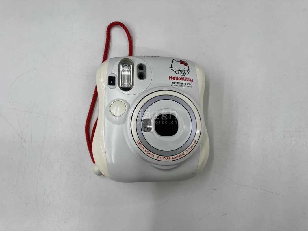 很萌，买到了限定宝利来，我会一直追随你的挖煤姬，呜呜呜?，唯一就是税有点贵，其他都特别好之好之，会一直使用的，也很干净
