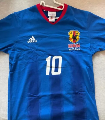 煤炉上的运动装备品质非常高
从在挖煤姬上下单到国内
等待了一周，是值得的
亚瑟士的球衣   日本队的球衣
让人非常满意