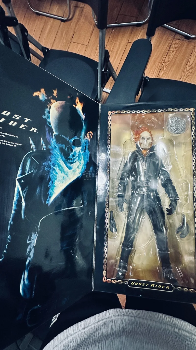 
日淘收货双份快乐！恶灵骑士RAH老款依旧能打，包装质感厚重，人偶细节精致；假面骑士套装配件齐全，还原度超高。日淘包装严实无破损，物流时效快，玩具品相完美，收藏党闭眼冲，绝对物超所值！

