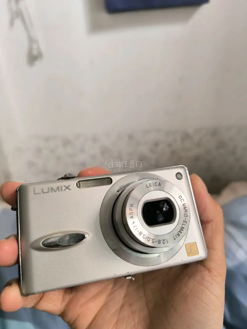 挖煤姬3月开箱！买到了两台ccd,富士F401和松下FX8。富士F401这个ccd成色特别新，还附带内存卡。滑动开机的设计很有设计感！松下FX8,功能也正常，可以正常开机和拍照。选了ems物流，不到一周就收到了，速度很快