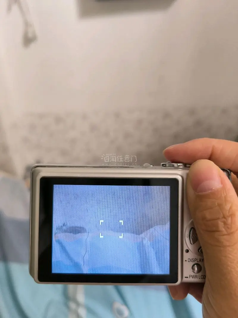 挖煤姬3月开箱！买到了两台ccd,富士F401和松下FX8。富士F401这个ccd成色特别新，还附带内存卡。滑动开机的设计很有设计感！松下FX8,功能也正常，可以正常开机和拍照。选了ems物流，不到一周就收到了，速度很快