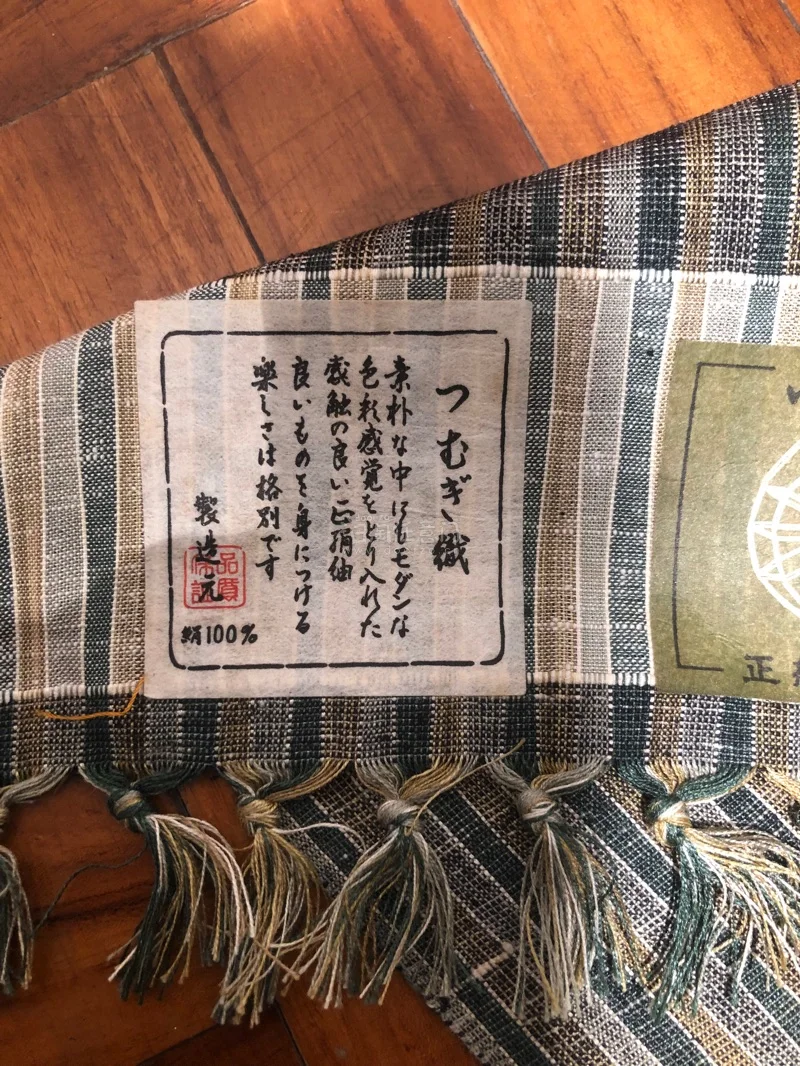 这卷手织布特别适合茶人，感谢店家分享，这卷布不管是茶席还是衣服都很有特点，安静的颜色，有些似老棉布手感，喜欢