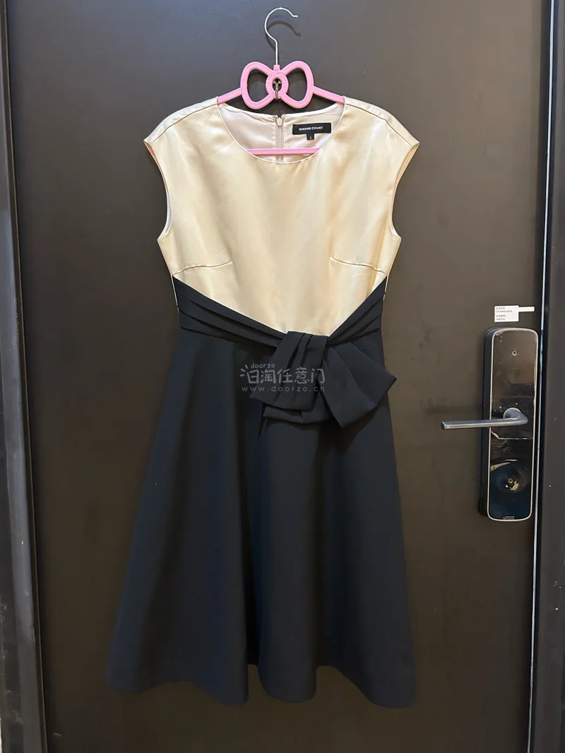 首次使用挖煤姬购物，整个过程体验感很好，到货很惊喜哈哈，衣服很精美，比期待中还要美，很愉快的一次购物体验，可以看到自己中意的东西漂洋过海来到手里，很有满足感～