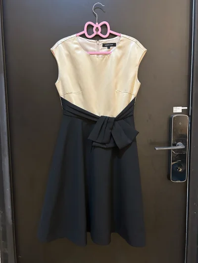 首次使用挖煤姬购物，整个过程体验感很好，到货很惊喜哈哈，衣服很精美，比期待中还要美，很愉快的一次购物体验，可以看到自己中意的东西漂洋过海来到手里，很有满足感～