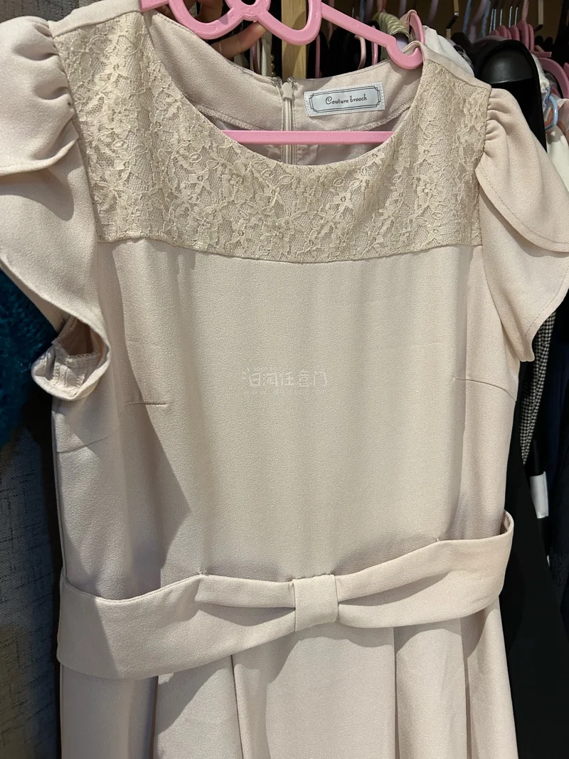 首次使用挖煤姬购物，整个过程体验感很好，到货很惊喜哈哈，衣服很精美，比期待中还要美，很愉快的一次购物体验，可以看到自己中意的东西漂洋过海来到手里，很有满足感～