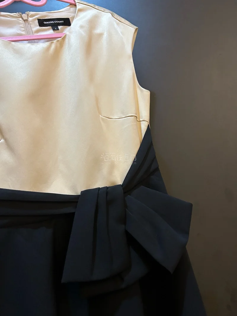 首次使用挖煤姬购物，整个过程体验感很好，到货很惊喜哈哈，衣服很精美，比期待中还要美，很愉快的一次购物体验，可以看到自己中意的东西漂洋过海来到手里，很有满足感～