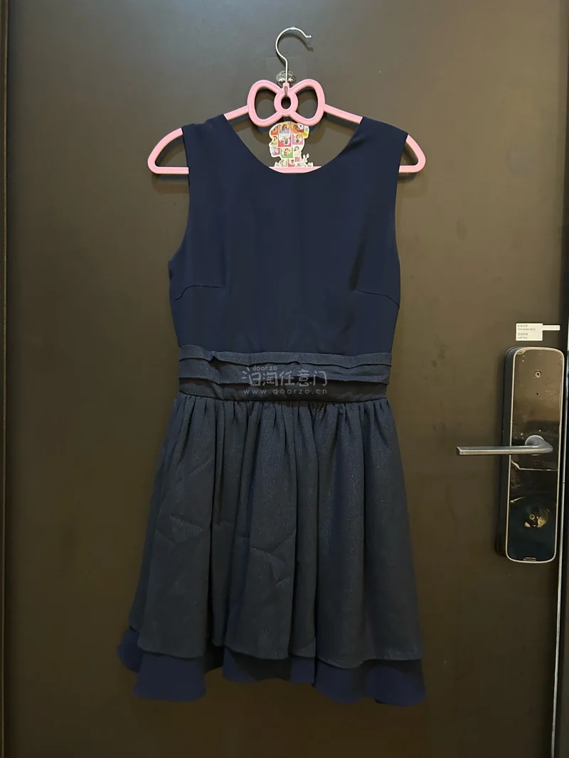 首次使用挖煤姬购物，整个过程体验感很好，到货很惊喜哈哈，衣服很精美，比期待中还要美，很愉快的一次购物体验，可以看到自己中意的东西漂洋过海来到手里，很有满足感～