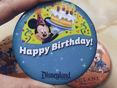 在挖煤姬成功入手了超可爱的迪士尼米奇徽章，实物比图片还要精致，图案清晰有质感，配色也很正。平台打包细心严实，完全不用担心运输磕碰，整个下单和物流过程都很顺畅，性价比很高，日淘体验超棒，已经开始期待下一次淘货啦！