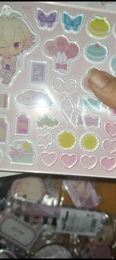 这次购买的周边真的太满意了！商品包装严实，完全没有磕碰损坏，物流速度也很快，客服态度也很贴心，有问题都能及时解答，购物体验拉满，已经推荐给同好，会无限回购！