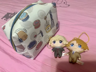 这次也买了很多东西，和之前买的摆一起桌上都要放不下了hhh。还是通过ems寄过来的，到得非常快，拿积分抵扣完运费只要几块，和国内差不多了，真的很划算。拿到手的时候状态很完美，超级开心。
大家可以试试看挖煤姬的附加服务，有入库前检查拍照、加固、鉴定等等，对这些有需求的...这次也买了很多东西，和之前买的摆一起桌上都要放不下了hhh。还是通过ems寄过来的，到得非常快，拿积分抵扣完运费只要几块，和国内差不多了，真的很划算。拿到手的时候状态很完美，超级开心。
大家可以试试看挖煤姬的附加服务，有入库前检查拍照、加