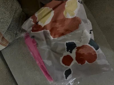 切到了一件超级划算的背心，但是到手后发现有小污渍，但还在可以接受的范畴，挖煤姬的物流包装一如既往优秀，会继续使用