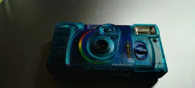 这次买了富士的Mr.handy和一个一次性胶片相机以及宾得的一个胶片相机。
准备不handy改成sq相纸的，这台handy基本上是全新的，成色相当不错