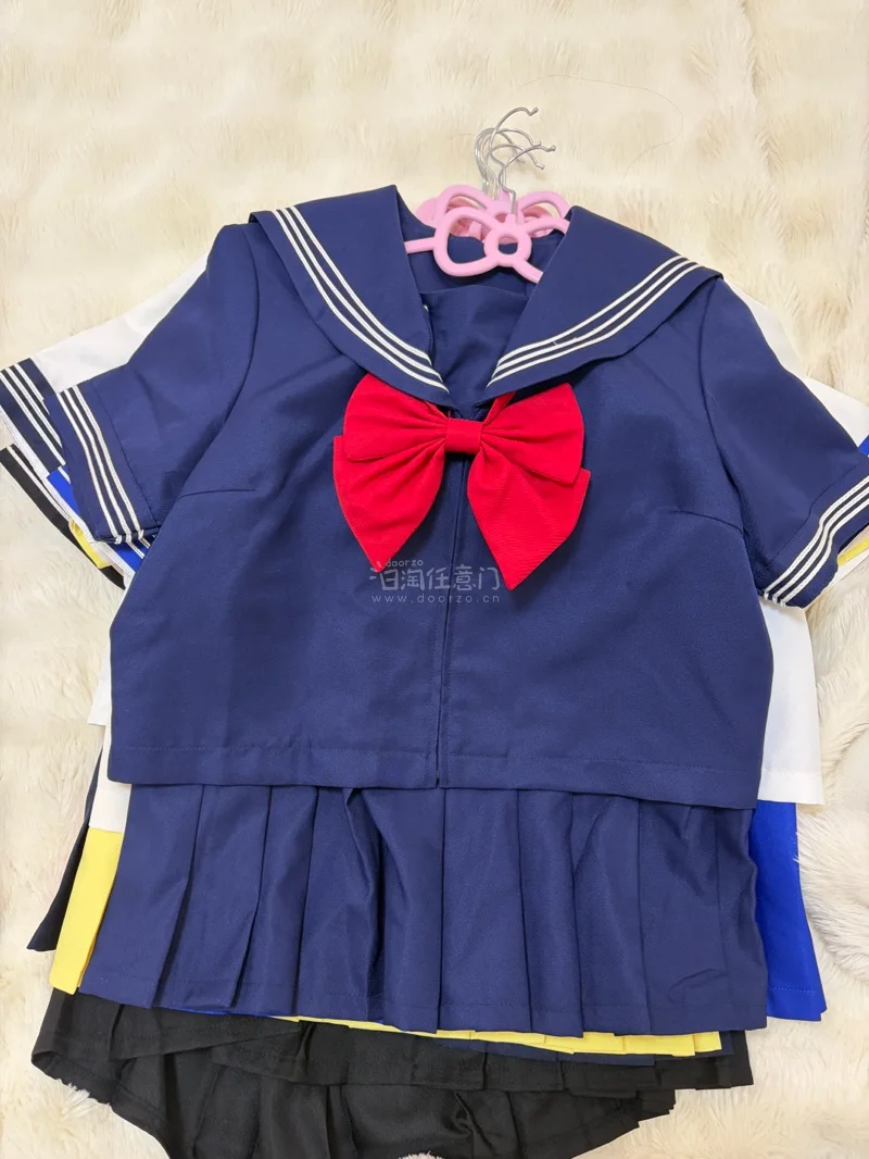 家人们！这次海淘水手服真的挖到宝了！衣服到手质感直接惊艳我，面料软乎乎的很舒服，版型巨显腰细，穿上秒变元气JK少女！物流速度超给力，包装也很严实，完全没有损坏，细节做工都在线，和图片里的一模一样，没有色差没有瑕疵！真的太爱了，已经开始期待下一次海淘啦～