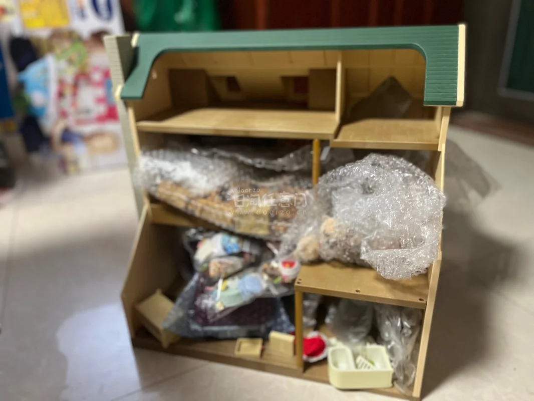 卖家太贴心了，包装非常认真，里面都放了气垫。外包装干净像新的一样，房子非常干净，而且配件超级丰富，收到开心到跳起来了，感谢出物