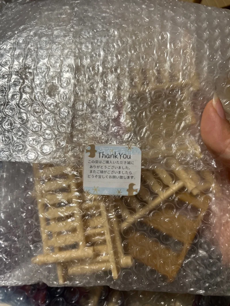 卖家太贴心了，包装非常认真，里面都放了气垫。外包装干净像新的一样，房子非常干净，而且配件超级丰富，收到开心到跳起来了，感谢出物