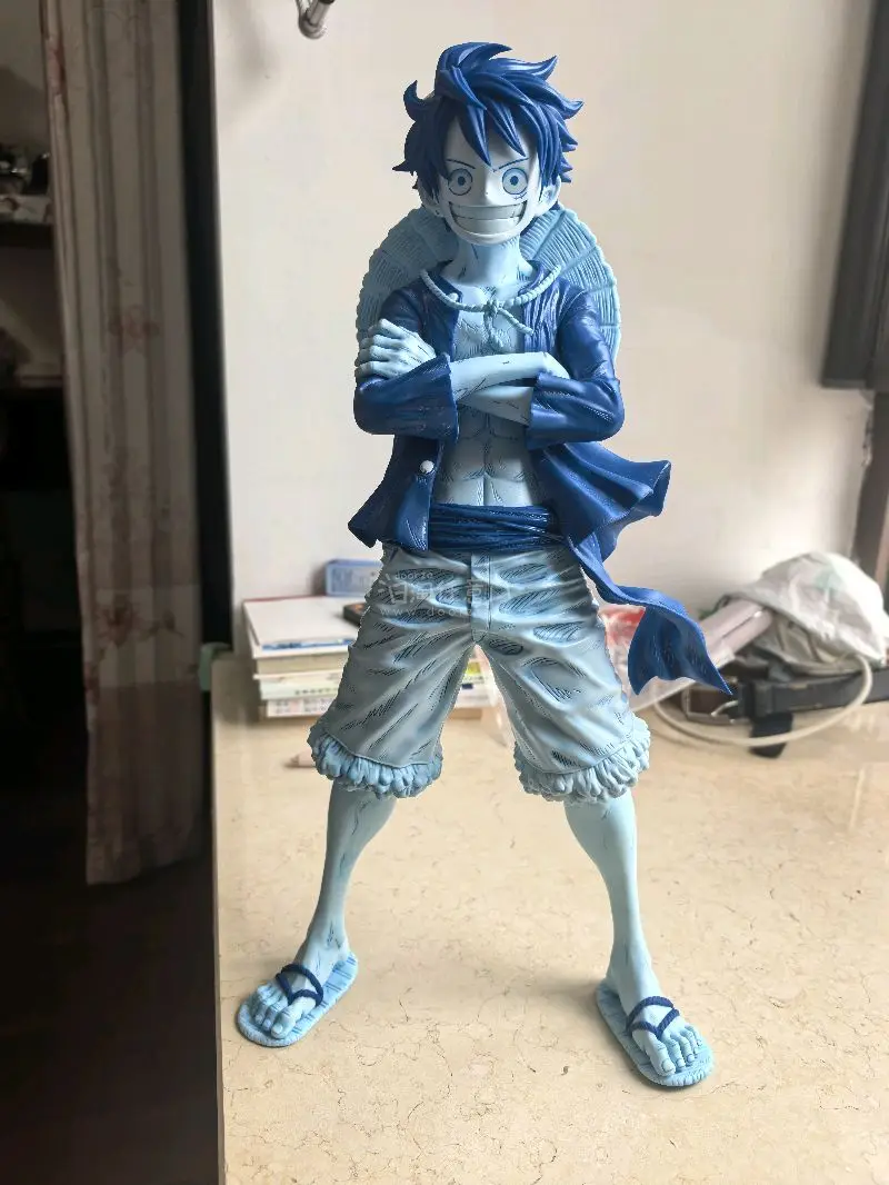 这个大路飞又大又重，蓝色也有不同的潮流风格，当然彩色的那款是最棒的。这款性价比很高，是所有路飞手办里我最喜欢的一款，同时挖煤姬也给了我买到它的机会，以后我还会继续支持，谢谢。




