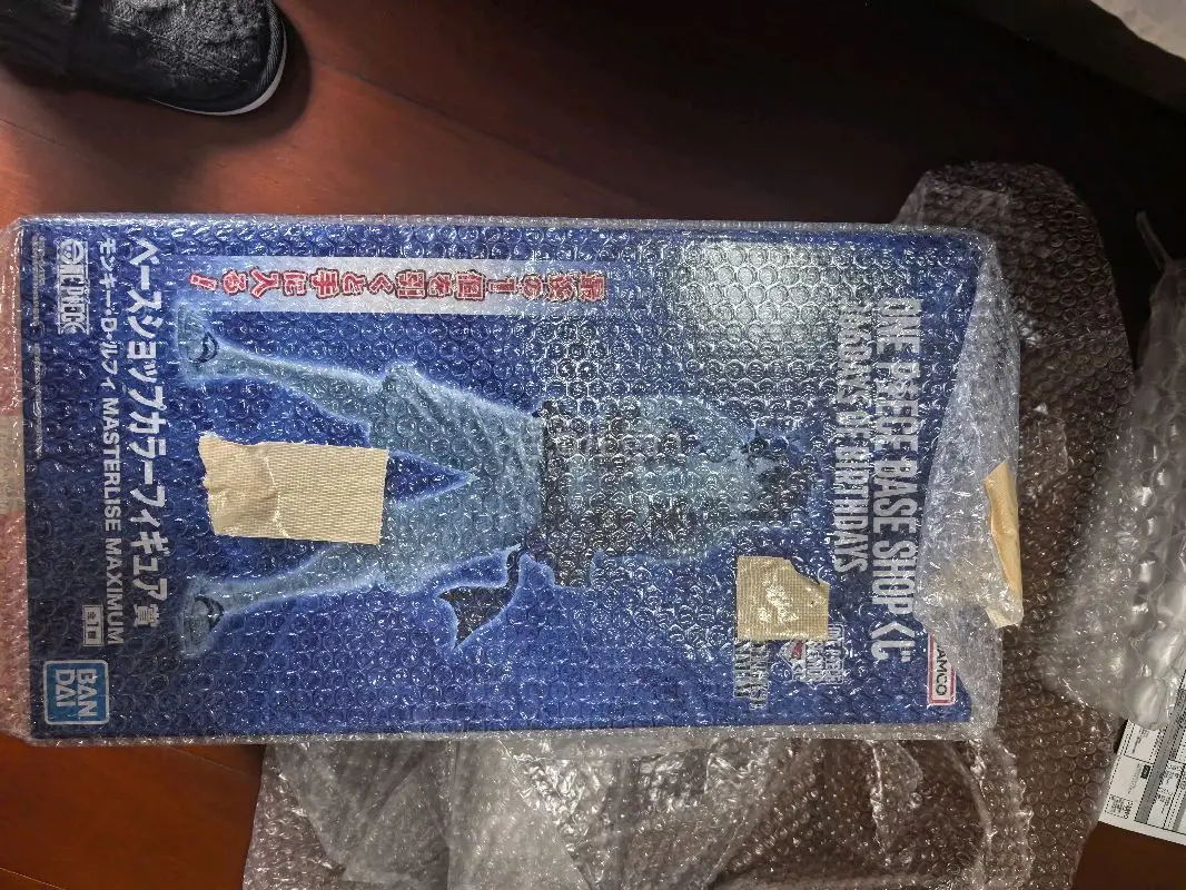 这个大路飞又大又重，蓝色也有不同的潮流风格，当然彩色的那款是最棒的。这款性价比很高，是所有路飞手办里我最喜欢的一款，同时挖煤姬也给了我买到它的机会，以后我还会继续支持，谢谢。




