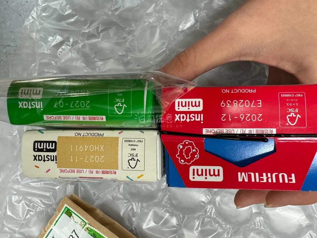 ✨富士instax mini相纸太绝了！大阪世博会限定款颜值拉满，糖针款清新可爱，成像清晰细腻、色彩饱满，出片氛围感直接拉满，海淘入手超划算，拍立得爱好者必冲！