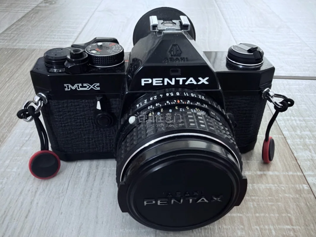 最近在挖煤姬淘了两台经典胶片机——美能达X700和宾得MX，到手后真的很满意！

X700是当年热门手动单反，程序曝光的P档对新手友好，取景器明亮，对焦轻松。搭配MD 50mm f/1.4镜头，出片色彩浓郁，胶片味十足。

而宾得MX更让人惊喜！机身非常小巧轻便，全...最近在挖煤姬淘了两台经典胶片机——美能达X700和宾得MX，到手后真的很满意！ X700是当年热门手动单反，程序曝光的P档对新手友好，取景器明亮，对焦轻松。搭配MD 50mm f/1.4镜头，出片色彩浓郁，胶片味十足。 而宾得MX更让人惊
