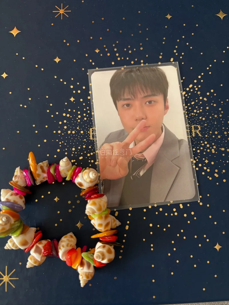 四月的到啦，来开箱啦，这次切了一些纸片子，都是很好看的小卡，开心！包装很给力，夸夸，速度也特别的快，几天就到手里了。多来点积分活动吧，继续买买买。