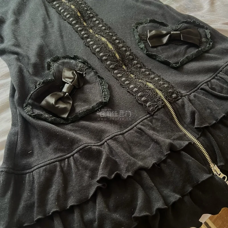 虽然已经到了夏季，但是我还是想说，最近在挖煤姬淘到了我的冬日本命两件套和一枚戒指，必须来安利一下！
首先是一件生成色的大衣外套 摸起来超级软糯舒服，而且状态非常棒，包装的超级好！
其次是一件连帽衫，上面都是樱桃图片的蕾丝花边，还有爱心口袋，ヾ(｡･ω･｡)下摆也是层...虽然已经到了夏季，但是我还是想说，最近在挖煤姬淘到了我的冬日本命两件套和一枚戒指，必须来安利一下！
首先是一件生成色的大衣外套 摸起来超级软糯舒服，而且状态非常棒，包装的超级好！
其次是一件连帽衫，上面都是樱桃图片的蕾丝花边，还有爱心口袋