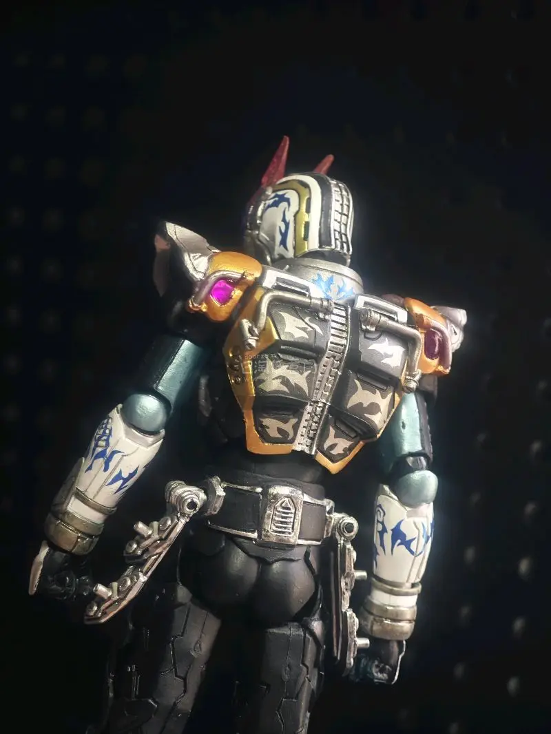 挖煤姬春日好物分享，这次在平台入手了sic的假面骑士。整体做工精致，细节还原度很高，春日出游时带着它拍照很合适，摆放在手边也很有氛围感，是很满意的一件小藏品。
�包装用的是任意门纸箱，内部还加了缓冲泡膜，全程保护到位，完好无损收到。