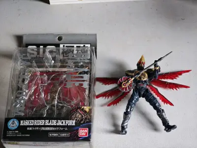 买到了sic极魂的假面骑士剑。整体做工精致，细节还原度很高。 竹蜻蜓寄回，包装用的是挖煤姬纸箱，内部还加了缓冲泡膜，没有盒损，无损收到。


