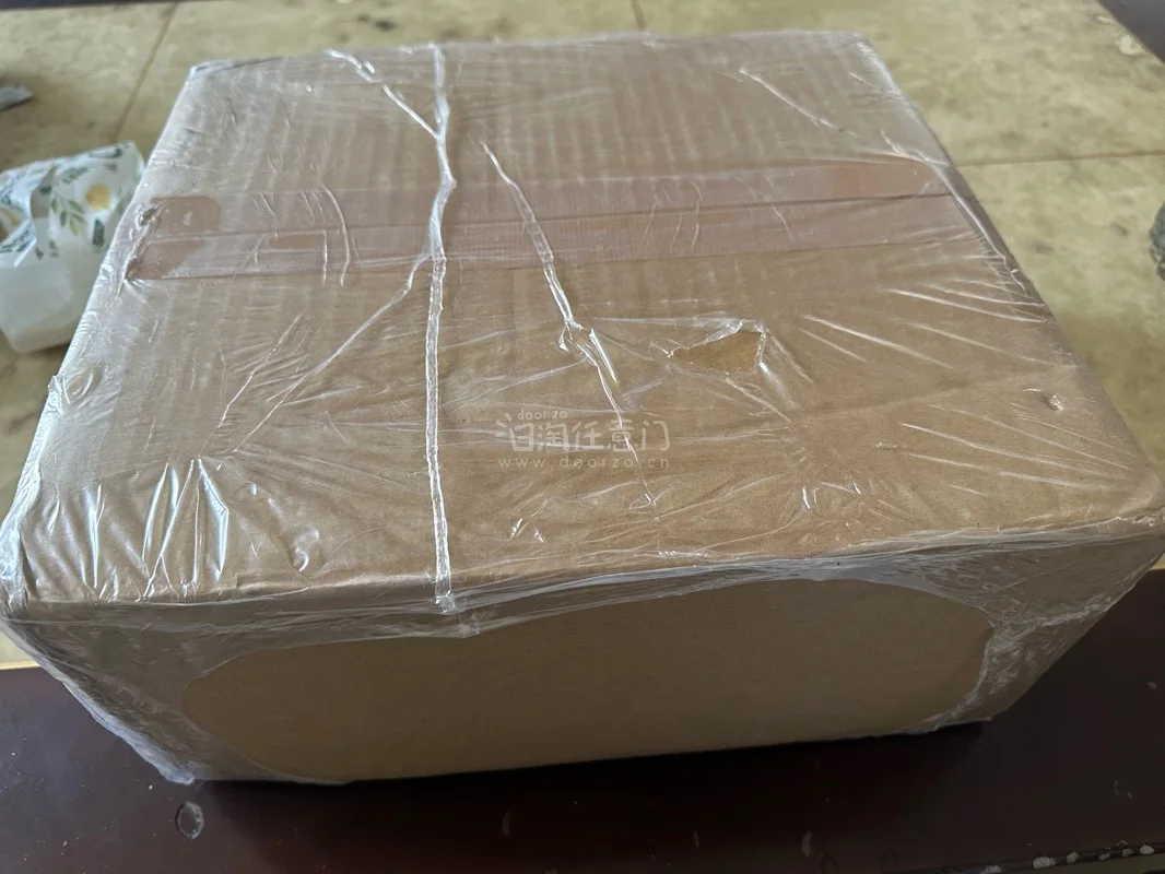 我嘞个冯冯啊 国际快递终于到了好吧 ems航空件真的是又快又便宜 没选加固也安全到家 现在服务也越来越好了 也祝我们门门新的一年越来越好好吧 这次买了很多便宜专辑和非常完美的抱枕好吧，还有好多cd在路上，用了优惠券真的很好价，非常推荐哟，期待下一单到货