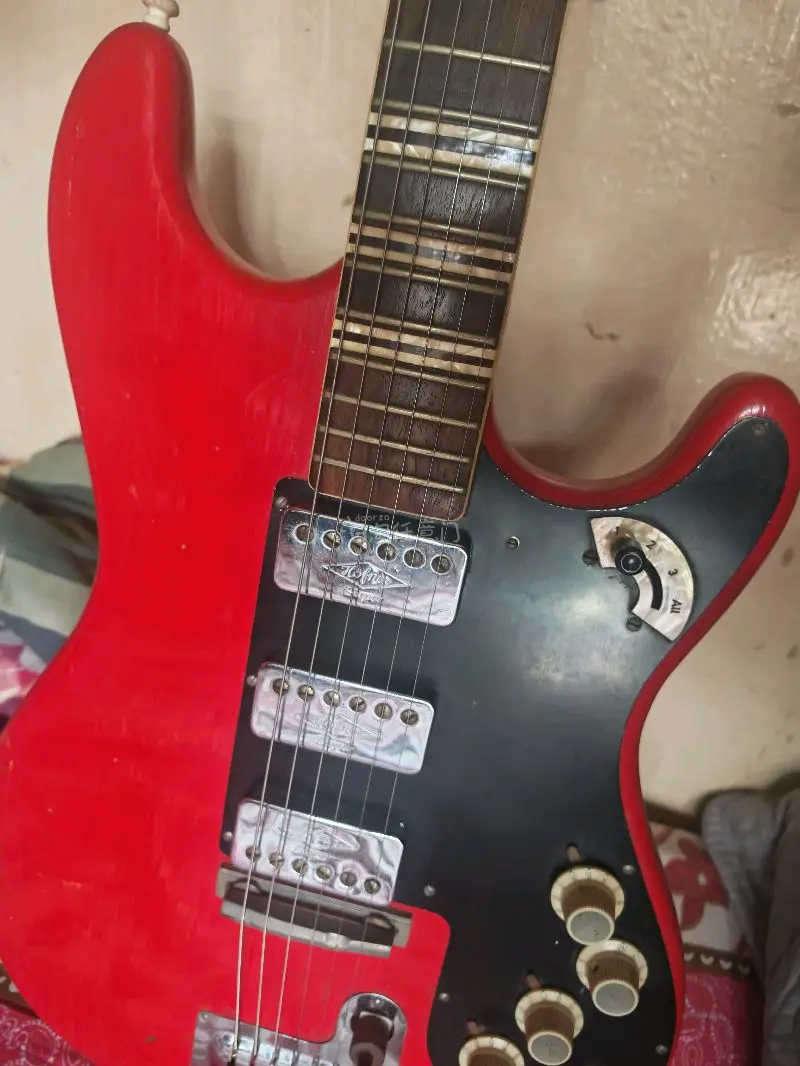 终于到了，又到了一把非常喜欢的电吉他，从购物到发货再到收货就花费了差不多两周左右的时间真的非常快，购物体验也很好