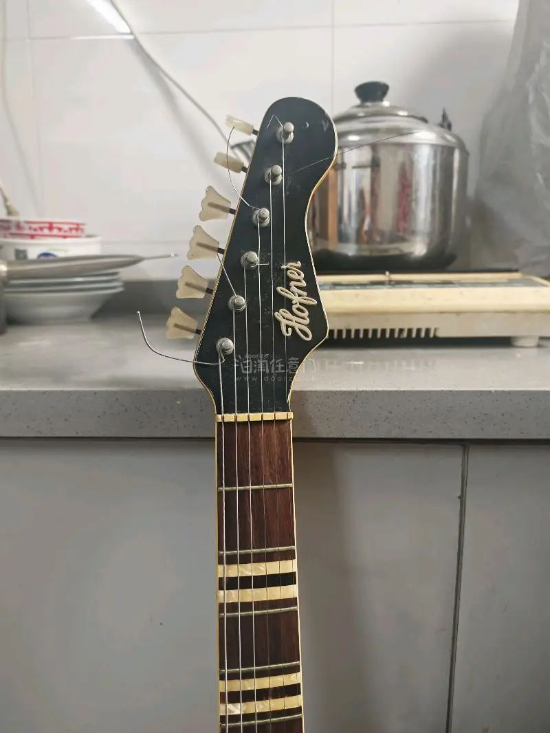 终于到了，又到了一把非常喜欢的电吉他，从购物到发货再到收货就花费了差不多两周左右的时间真的非常快，购物体验也很好