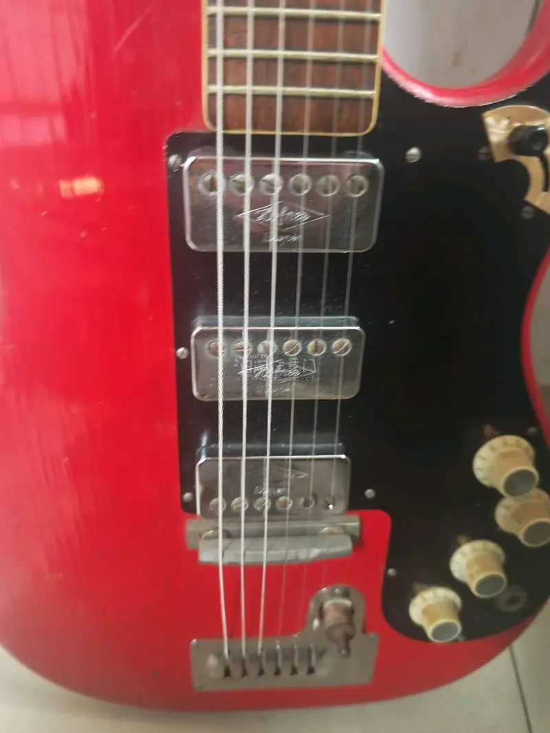 终于到了，又到了一把非常喜欢的电吉他，从购物到发货再到收货就花费了差不多两周左右的时间真的非常快，购物体验也很好