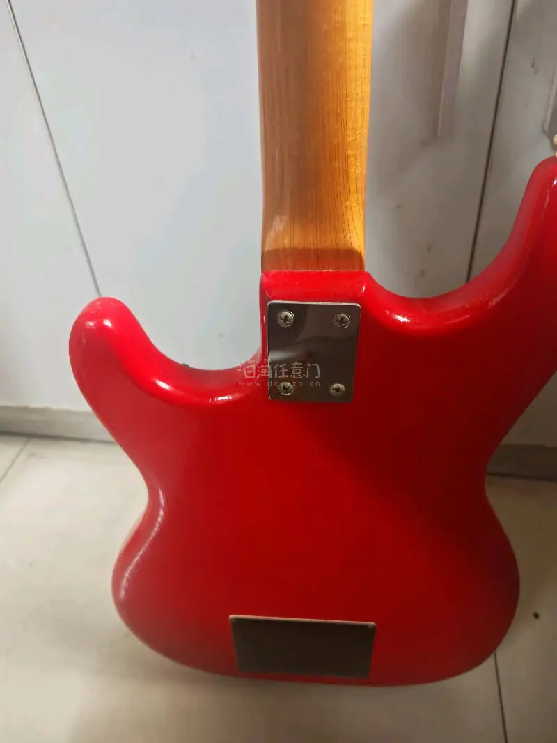 终于到了，又到了一把非常喜欢的电吉他，从购物到发货再到收货就花费了差不多两周左右的时间真的非常快，购物体验也很好